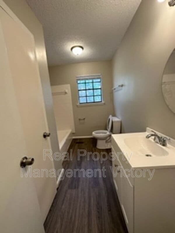 Birmingham House: 8221 Vassar Ave