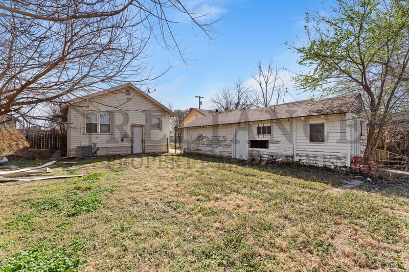 Wichita House: 1011 South Marys Drive