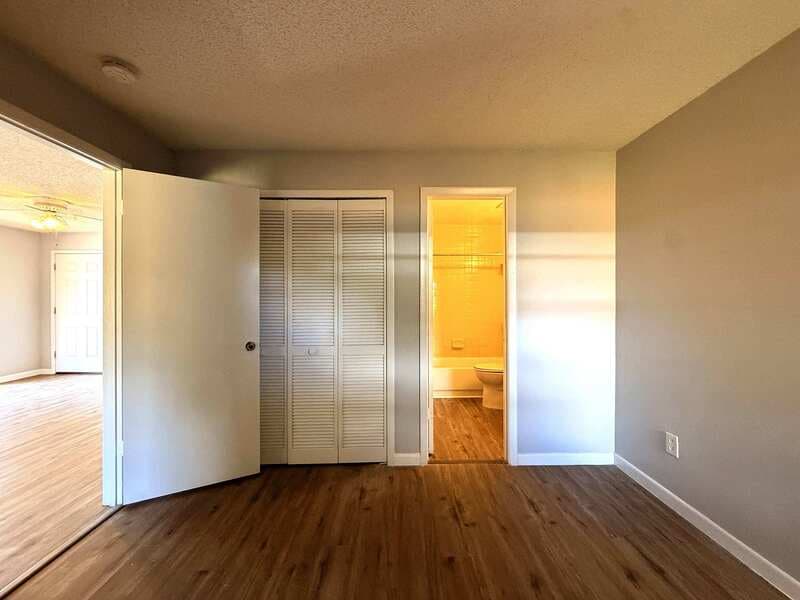 Brandon Condo: 3202 Bloomingdale Villas Court -3202
