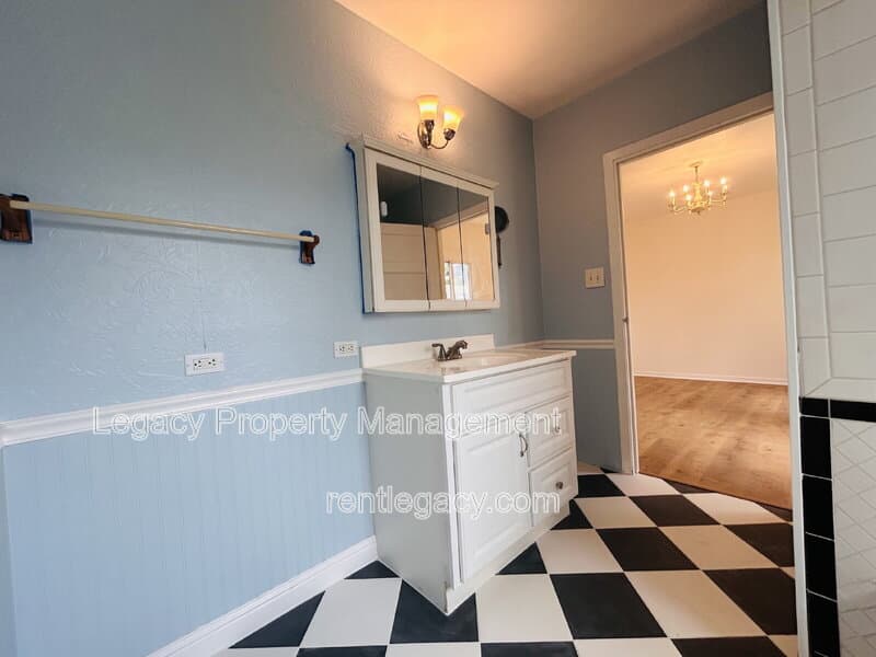 Crockett House: 653 Alhambra Street