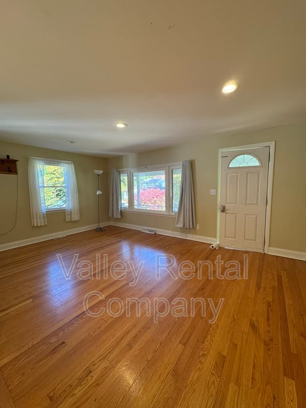 Northampton House: 36 Rick Drive