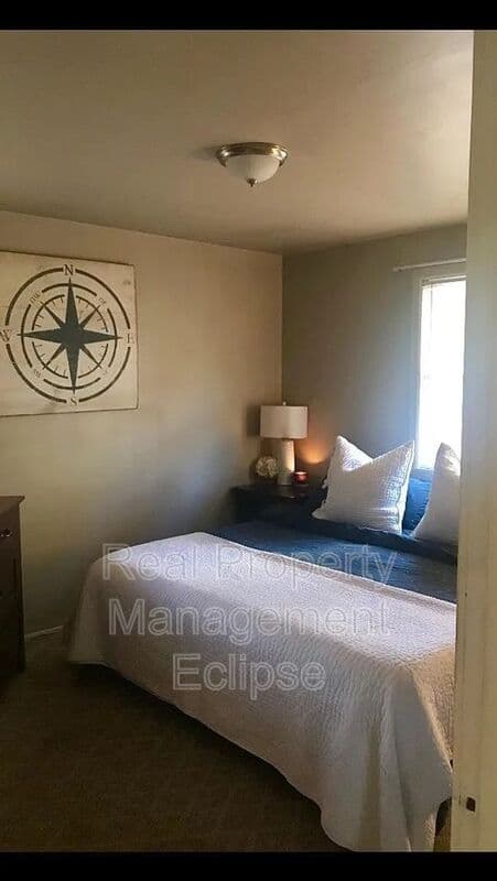 Kirkland House: 6731 104th Ave NE