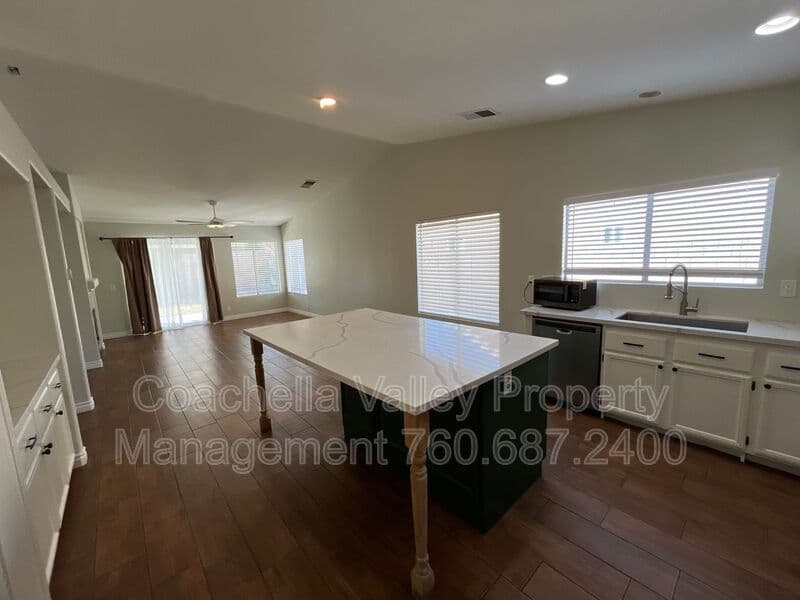 Indio House: 43209 Avenida Isabella