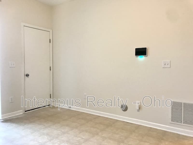 Columbus House: 2844 Hillstone St