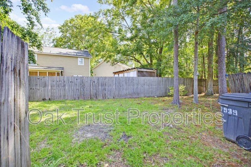 North Charleston Townhome: 7939 Vermont Rd