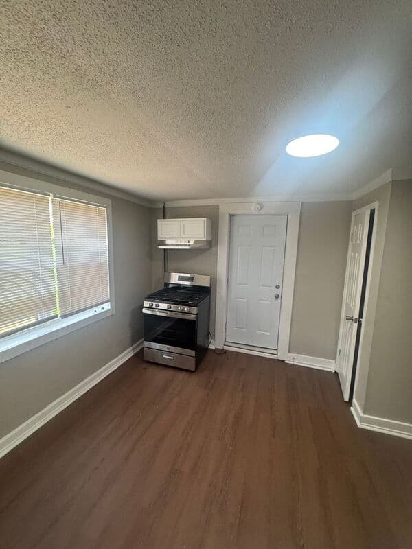 Memphis House: 156 S Pkwy E