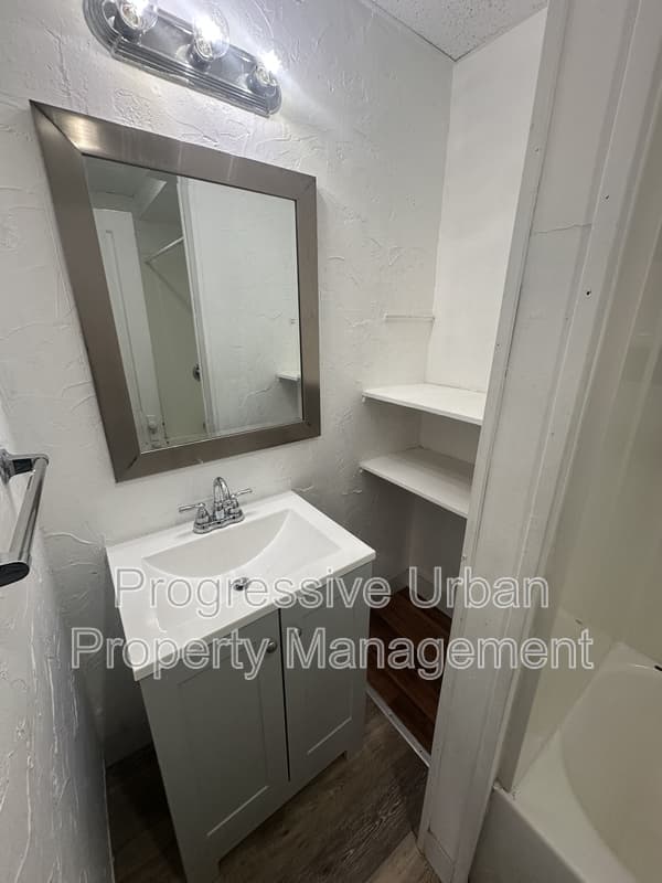 Cleveland Condo: 4609 Behrwald Avenue - Upstairs