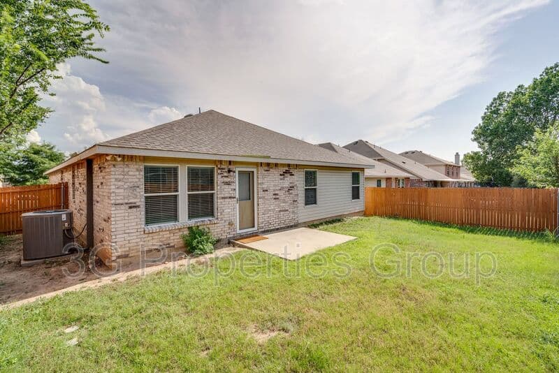 Justin House: 1901 Foxfield Wy