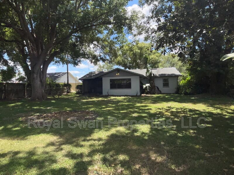 Lakeland House: 3812 Dovehollow Drive