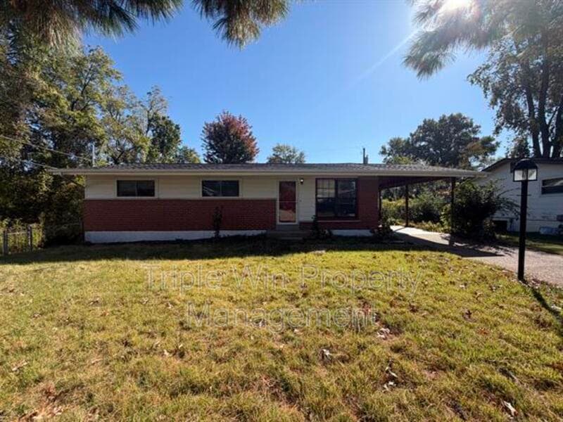 Saint Louis House: 10721 Corning Dr