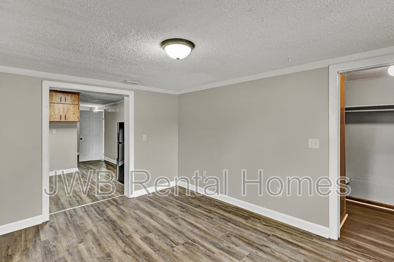 Jacksonville House: 10517 Ashby Rd