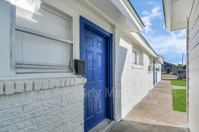 Houston Condo: 4207 Phlox St
