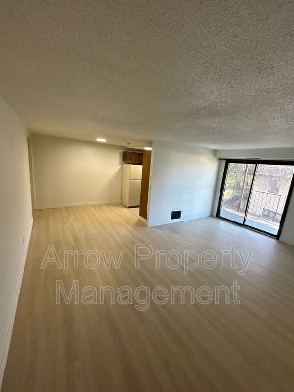 Bismarck House: 207 E Arbor-201D