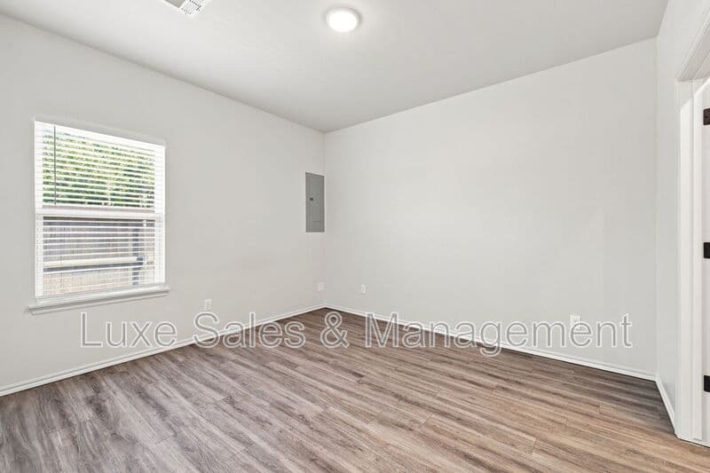 Okahoma City House: 11004 Oak Hollow Drive