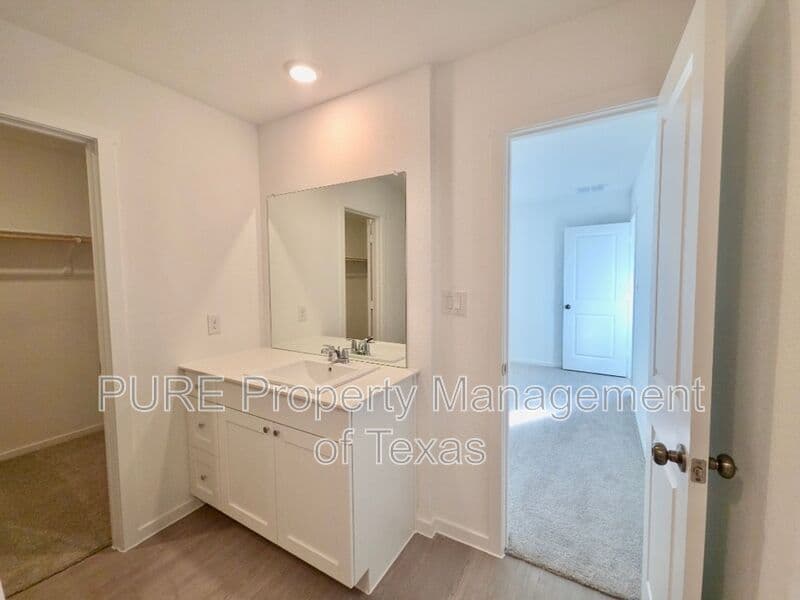 Hutto House: 233 Streaking Star Drive