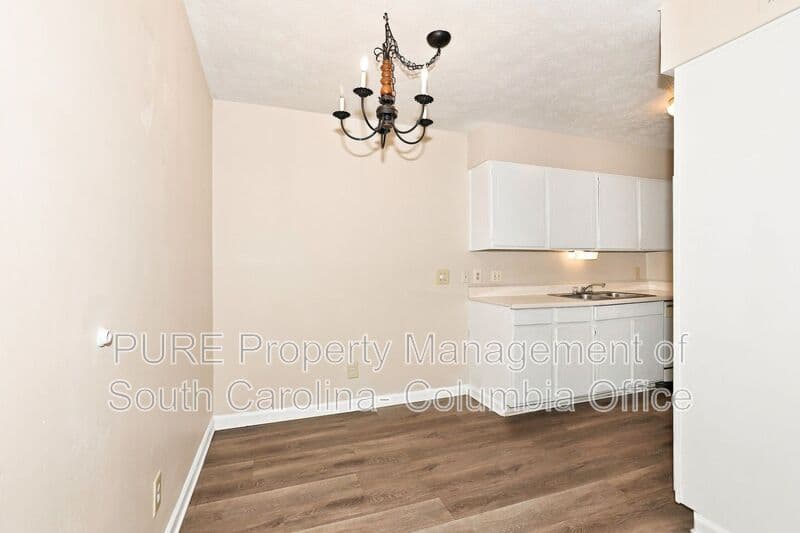 Columbia Condo: 1002 Old Manor Rd