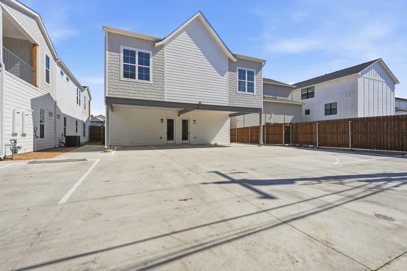 Fort Worth House: 3204 McCart Avenue
