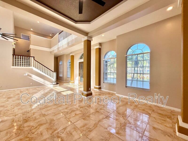 Largo House: 10334 Longwood Dr