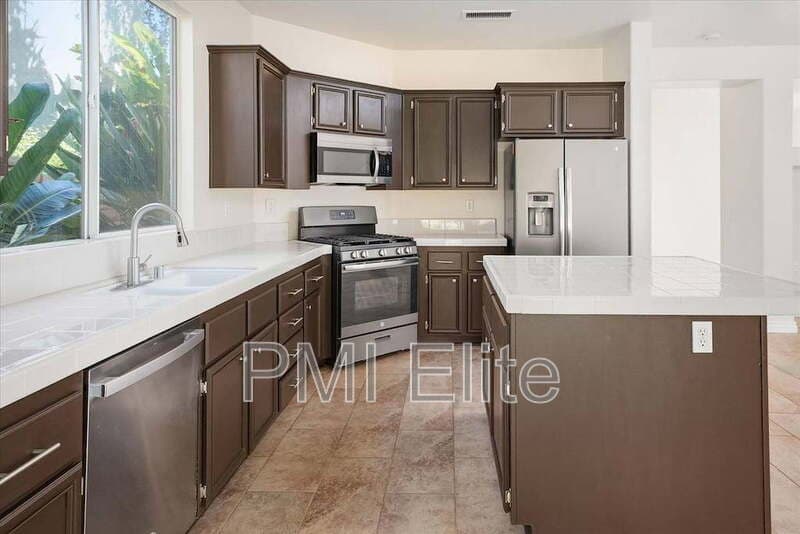Castaic House: 32029 Cypress Way