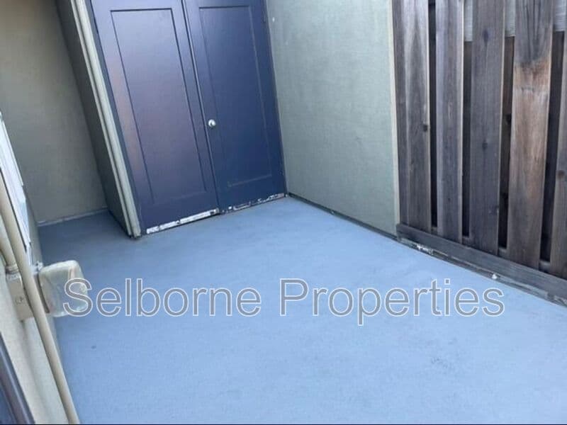 Oakland House: 5208 Fleming Ave