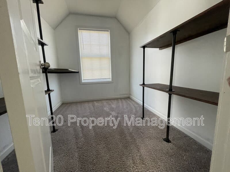 Columbus House: 4955 Brightstar Lane