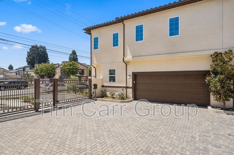 Costa Mesa Condo: 376 Hamilton Street