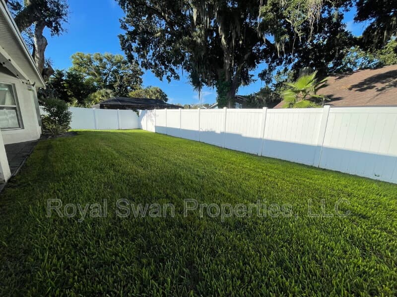 Lakeland House: 929 Clearview Avenue