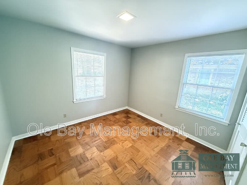Mobile House: 320 Syracuse Street