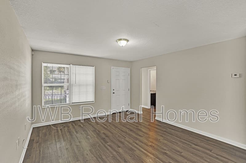 Jacksonville House: 2327 Janette St