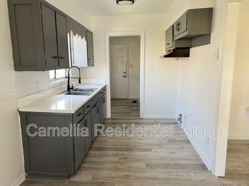 Birmingham House: 5617 Avenue Q