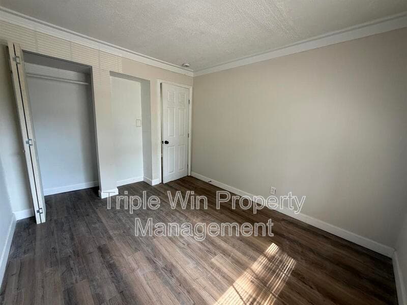 SAINT LOUIS House: 9937 CARLYLE AVE