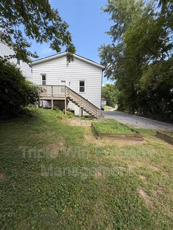 Maplewood House: 7790 Folk Ave.