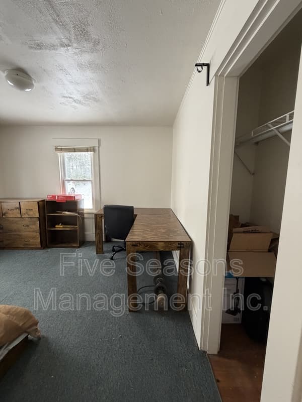 Burlington House: 366 Riverside Ave