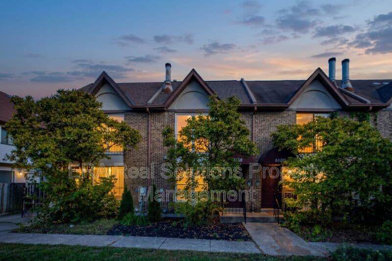 Cincinnati House: 2436 Grandview Ave.