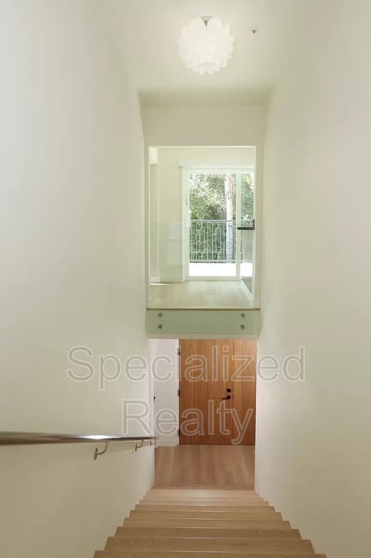 Los Angeles House: 1827 Hill Drive
