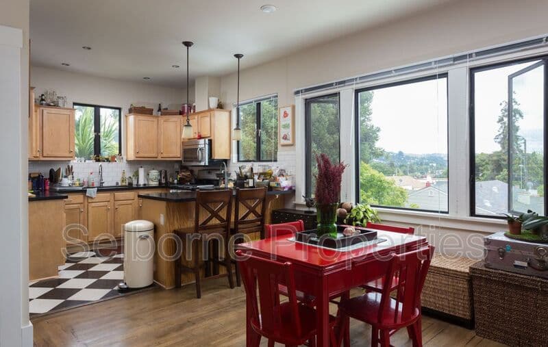 Oakland House: 5208 Fleming Ave