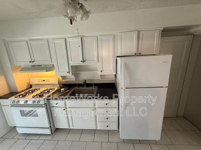 Baltimore House: 5466 Lynview Ave