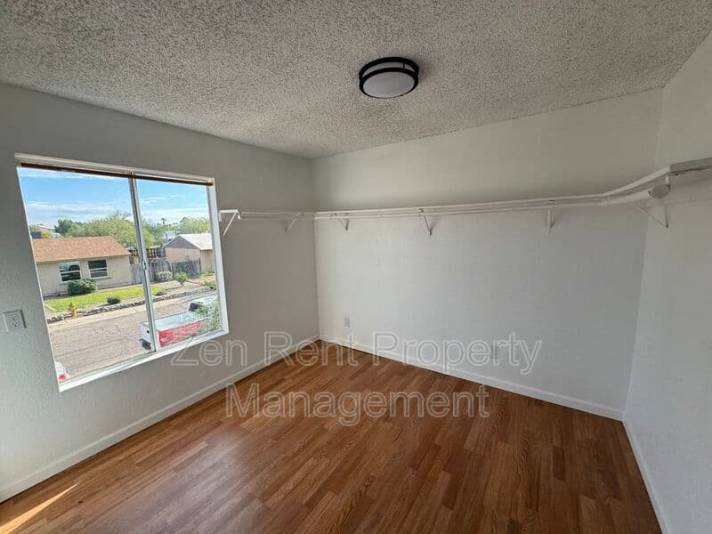 Coolidge House: 940 N Sonora Street