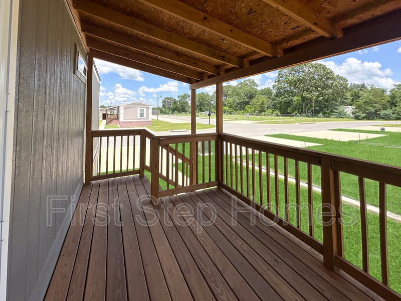 Tyler House: 1007 Conchas St