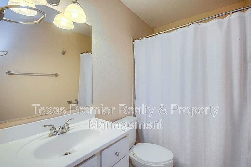 Houston Condo: 10811 Richmond Ave