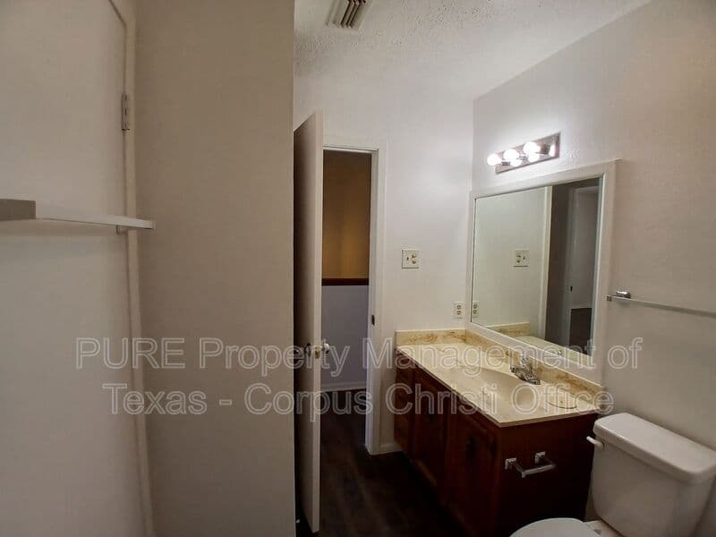 Corpus Christi Condo: 5001 Middlecoff Rd