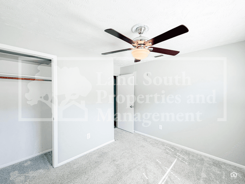 Lakeland House: 3519 Colleen Drive