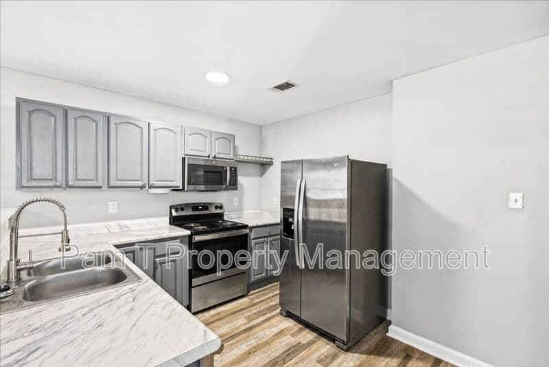 Savannah House: 201 Mundy St