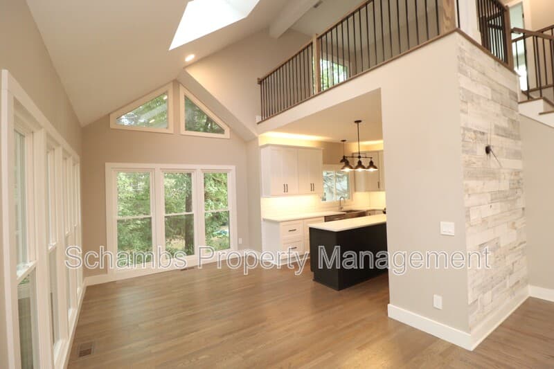 Cary House: 106 Kensbury Cir