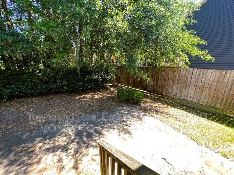 Fayetteville House: 2210 Westdale Dr