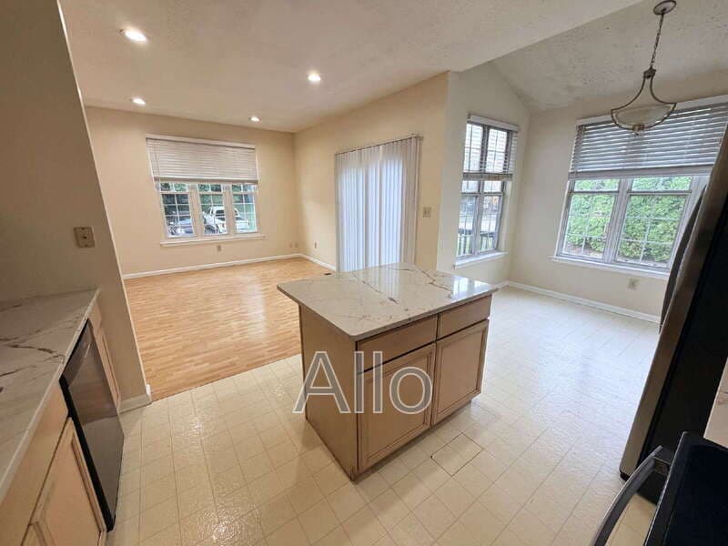 Wilmington Townhome: 469 Woodstock Ln