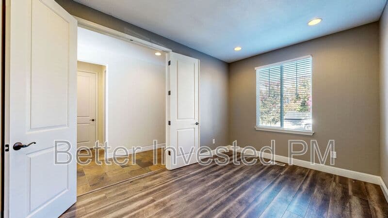 Santa Rosa House: 1363 Gordon Ln
