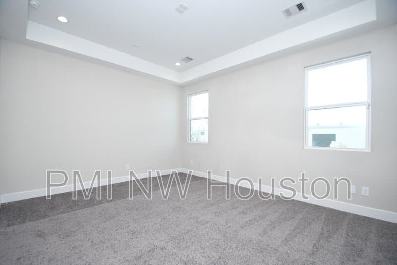 Houston House: 5904 Gardendale Dr