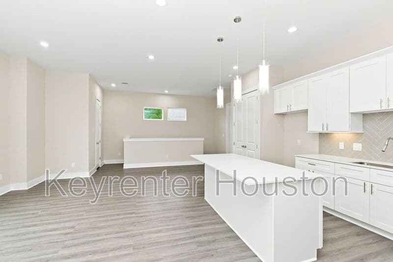 Houston House: 8316 Curry Rd.