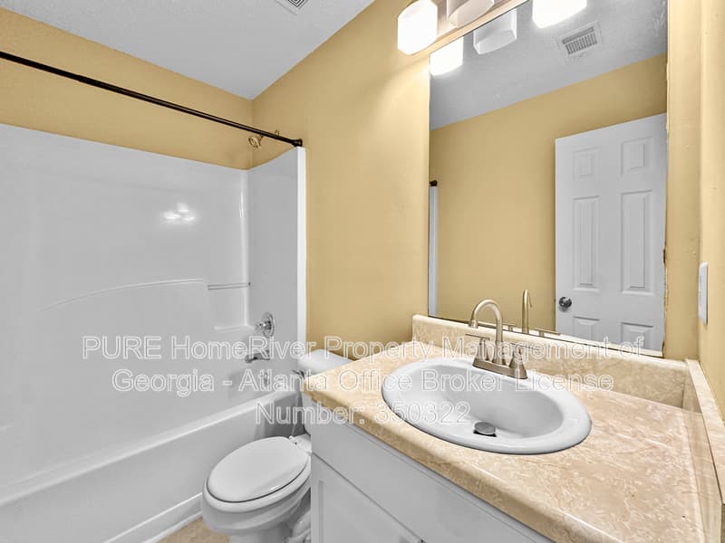 Jonesboro House: 10761 Tara Village Way